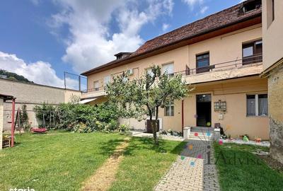 Apartament cu 3 camere semidecomandat în Centrul Istoric