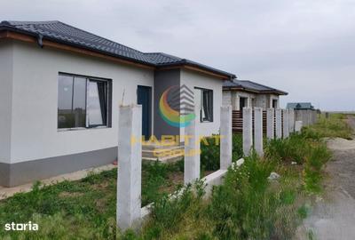 Casă cu 3 camere decomandat în Crețești