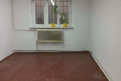 Casă cu 9 camere cu Teren 7500 Mp în Central - 1