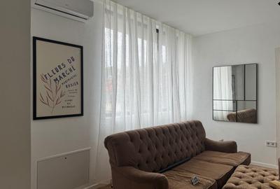Casă cu 3 camere decomandat în Central