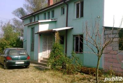 Casă cu 7 camere cu Teren 3700 Mp în Polizești - 2