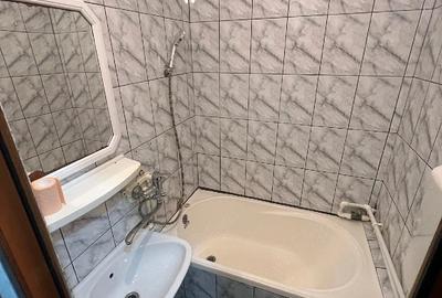 Garsonieră decomandată în Far