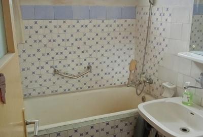 Apartament cu 3 camere semidecomandat în Bălcescu