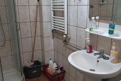 Garsonieră decomandată în Apărătorii Patriei