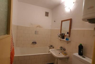 Apartament cu 3 camere semidecomandat în Țiglina 1