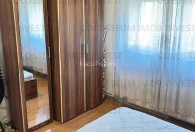 Apartament cu 3 camere decomandat în Tractorul