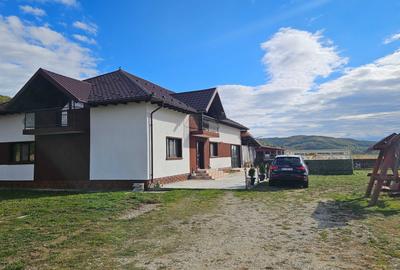 Casă cu 2 camere în Tigveni - 1