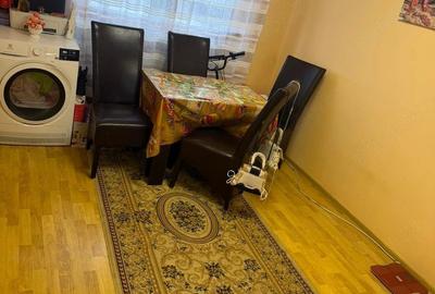 Apartament cu 3 camere, mobilat în Florilor