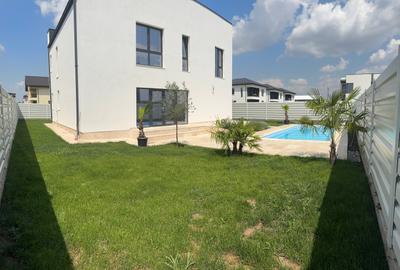 Casă individuală cu 4 camere cu Canalizare în Tunari