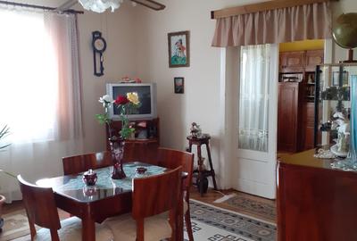 Casă individuală cu 5 camere cu Canalizare în 7 Noiembrie - 2