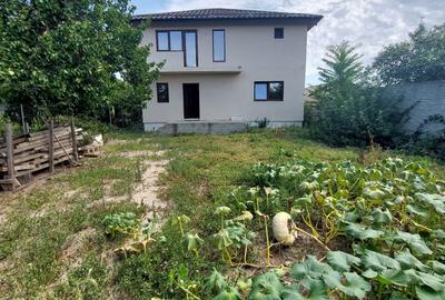 Casă individuală cu 7 camere cu Canalizare în Mihăilești - 11