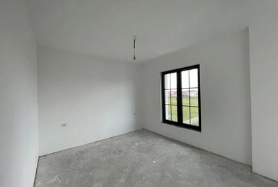 Casă cu 5 camere cu Teren 631 Mp în Ghiroda