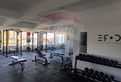 Spațiu comercial, de 202.35000610352 mp, în Central - 2