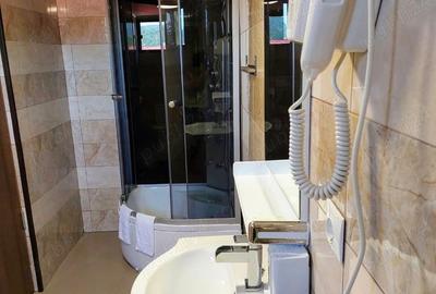 Casă cu 6 camere cu Teren 700 Mp în Eșelnița