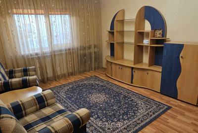 Apartament cu 3 camere semidecomandat în Far