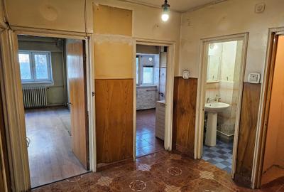 Apartament cu 3 camere decomandat în 1 Mai - 10