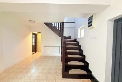 Casă cu 4 camere decomandat cu Teren 1670 Mp în Bârnova
