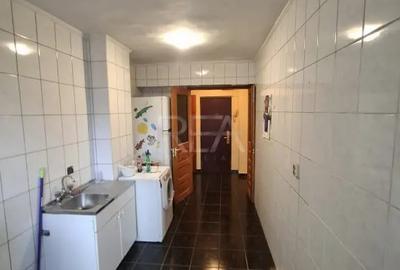 Apartament cu 3 camere decomandat în Lujerului