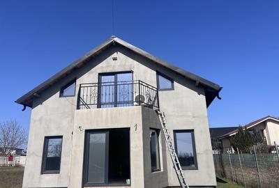 Casă cu 4 camere cu Teren 540 Mp în Odaia Manolache