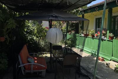 Casă cu 6 camere cu Teren 344 Mp în Văcăresti