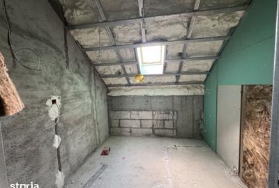 Casă cu 4 camere cu Teren 100 Mp în Central