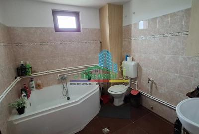 Casă cu 5 camere cu Teren 157 Mp în Central