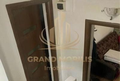 Apartament cu 2 camere semidecomandat în Eroii Revoluției