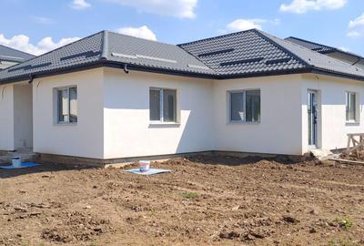 Casă individuală cu 4 camere cu Canalizare în Dragomirești-Deal - 1