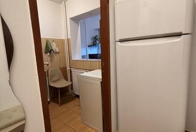 Garsonieră decomandată în Titan