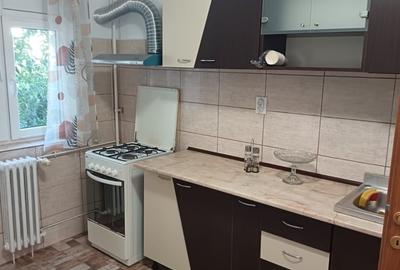 Apartament cu 3 camere decomandat în Iancului