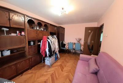 Apartament cu 3 camere decomandat în Micro 17
