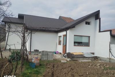 Casă cu 2 camere cu Teren 1100 Mp în Oituz - 3