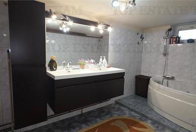 Casă individuală cu 9 camere cu Teren 240 Mp în Bucureștii Noi - 10