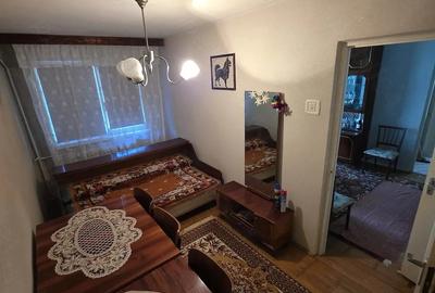 Apartament cu 3 camere semidecomandat în Micro 38