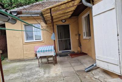 Casă cu 4 camere cu Teren 365 Mp în Central - 1