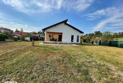 Casă cu 2 camere cu Teren 841 Mp în Ceuaș