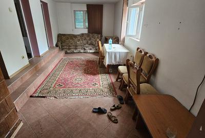 Casă cu 4 camere cu Teren 1249 Mp în Central