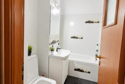 Apartament cu 3 camere semidecomandat în Dacia