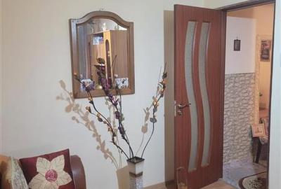 Apartament cu 3 camere nedecomandat în 9 Mai - 9