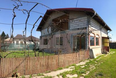 Casă individuală cu 3 camere cu Canalizare în Găești