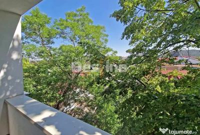 Apartament cu 3 camere semidecomandat în Giulești