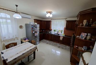 Casă cu 4 camere decomandat în Ghiroda - 2