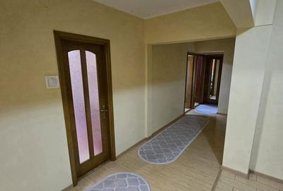 Apartament cu 3 camere în Central - 1
