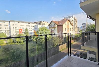 Apartament cu 3 camere decomandat în Tractorul