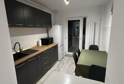 Apartament cu 3 camere decomandat în Exterior Vest