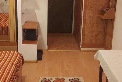 Garsonieră decomandată în Titan