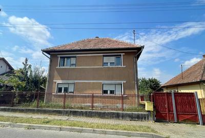 Casă cu 4 camere în Central