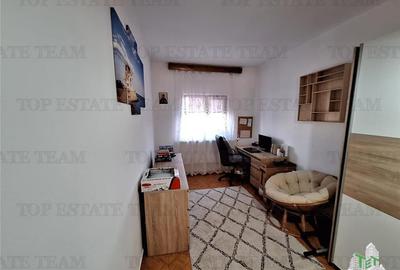 Casă individuală cu 4 camere cu Canalizare în Central - 2