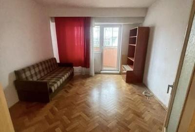 Apartament cu 3 camere decomandat în Chinteni