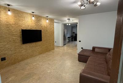Apartament cu 3 camere decomandat în Cazino